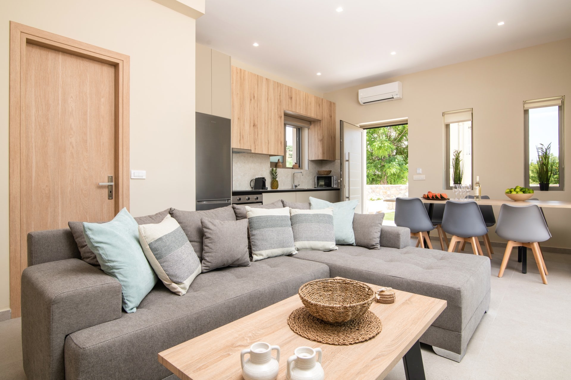 e2838e57-defc-4211-848f-abbafc2c4b37_1920-min