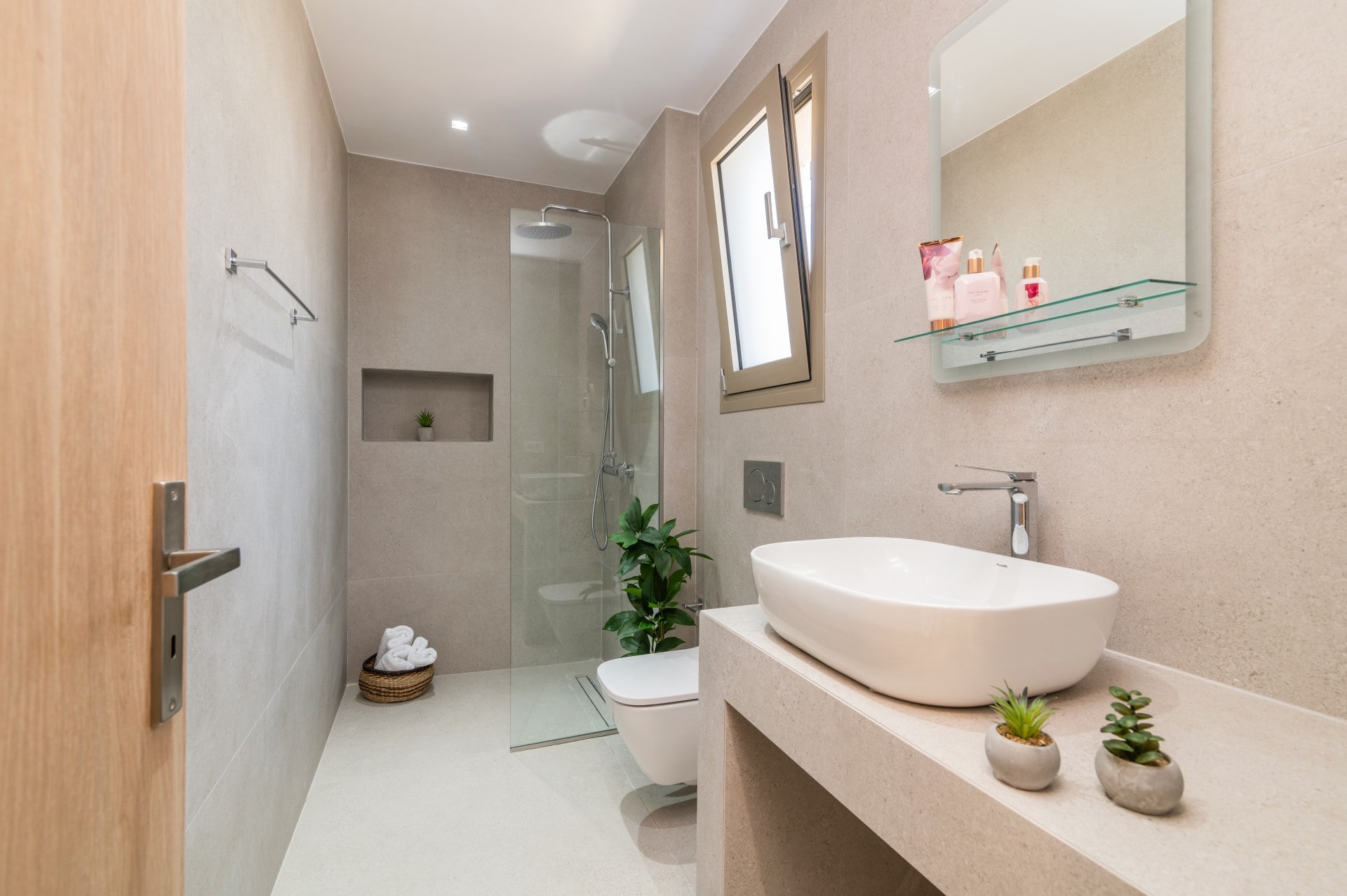 e8f7bf96-1fac-4031-98f4-4ffd9bd2c164_1920-min